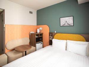 Postel nebo postele na pokoji v ubytování Comfort Hotel ERA Tokyo Higashi Kanda