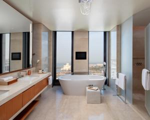 Vannas istaba naktsmītnē Park Hyatt Doha, Msheireb Downtown
