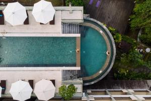Bazén v ubytování Sthala, A Tribute Portfolio Hotel, Ubud Bali nebo v jeho okolí