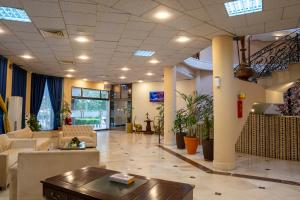 TV a/nebo společenská místnost v ubytování Legend Palace Hotel