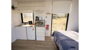 Kuchyň nebo kuchyňský kout v ubytování Little Argyle Tiny House by Tiny Away