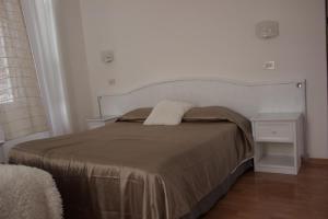 Posteľ alebo postele v izbe v ubytovaní Soggiorno Madrid