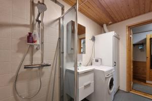 Koupelna v ubytování Kuukkeli Apartments Teerenpesue E 33