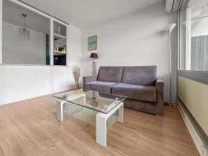 Posezení v ubytování Joli studio 4 pers piscine tout confort