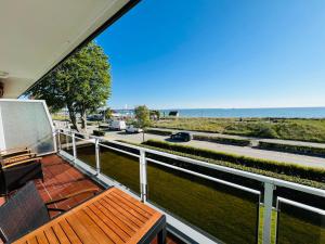 a balcony with a bench and a view of the ocean at Bellevue Nr. 25 in Scharbeutz