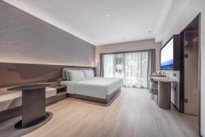 Letto o letti in una camera di Atour Light Hotel Beijing International Exhibition Center Liufang Subway Station