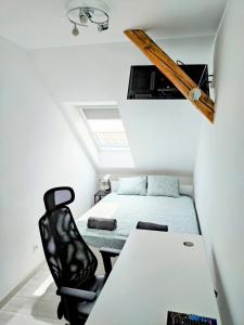 Televízia a/alebo spoločenská miestnosť v ubytovaní Sleep In Center