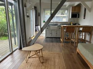 a small kitchen with a table and a chair in a room at Gîte Bambou in Saint-Lunaire