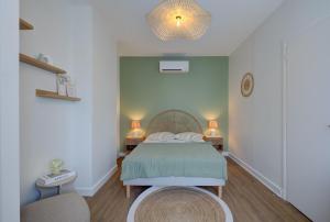 Ένα ή περισσότερα κρεβάτια σε δωμάτιο στο Central - 800 m Gare - Parking - Climatisé