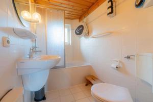 Koupelna v ubytování Haus Husen ID 430 + 14 fotografií