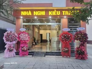 a store front with pink flowers in front of it at Kiều Trang Homestay Đà Nẵng in Da Nang