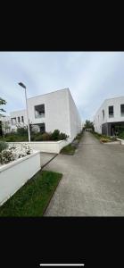 an empty street in front of a building at La tour carree, t2 avec parking in Cité de Port-Neuf
