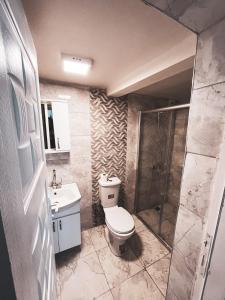 Ένα μπάνιο στο Piya Boutique Hotel