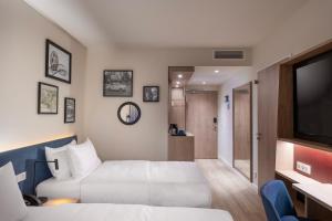 Hampton By Hilton Potsdam Babelsberg的电视和/或娱乐中心