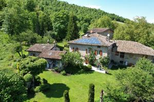 an aerial view of a house with solar panels on its roof at Natura e Arte in Pavullo nel Frignano