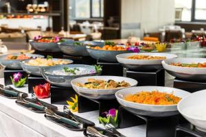 Comida en o cerca de este hotel