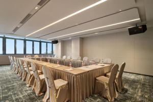 Zona business o sala de conferencias en 上海虹桥荷逸唐酒店北新泾地铁站Shanghai Hongqiao Heyitang Hotel Beixinjing Subway Station Branch