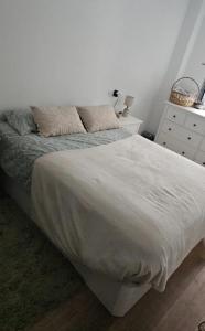 a bedroom with a bed and a dresser at Habitación doble con baño in Basauri