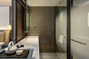 Un baño de 上海虹桥荷逸唐酒店北新泾地铁站Shanghai Hongqiao Heyitang Hotel Beixinjing Subway Station Branch