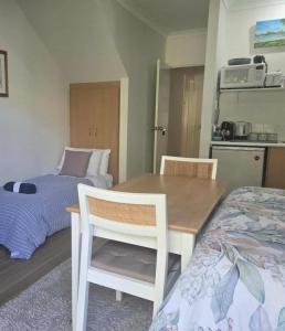 Eldhús eða eldhúskrókur á Apollo Quays Resort Studio apartment with Kitchenette and shared jetty