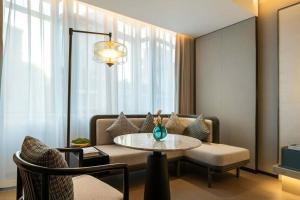上海虹桥荷逸唐酒店北新泾地铁站Shanghai Hongqiao Heyitang Hotel Beixinjing Subway Station Branch的休息区