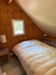 Un pat sau paturi într-o cameră la Les Chalets de Barcelonnette
