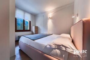 Postel nebo postele na pokoji v ubytování Maison Sole&Petalo - Maison Poluc bilocale