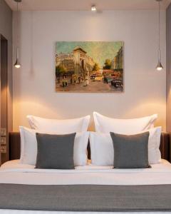 Postel nebo postele na pokoji v ubytování Hotel Grand Villa Suite Near IGI Airport