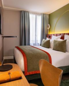 Postel nebo postele na pokoji v ubytování Hotel Grand Villa Suite Near IGI Airport