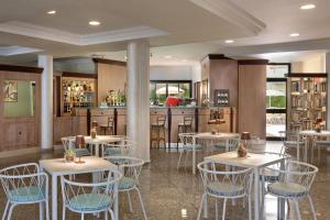Εστιατόριο ή άλλο μέρος για φαγητό στο Rina Hotel