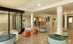 Χώρος καθιστικού στο Rina Hotel