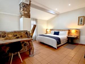 Ένα ή περισσότερα κρεβάτια σε δωμάτιο στο Centurion Guest House and Lodge