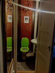 a bathroom with a green toilet and a sink at Uddevalla B&B in Uddevalla +5 photos