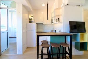 Køkken eller tekøkken på Hauzify I Apartament Nàutic