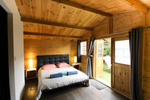 Ένα ή περισσότερα κρεβάτια σε δωμάτιο στο Le Chalet De La Plage