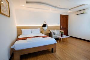 Postel nebo postele na pokoji v ubytování A9 Beach Hotel Da Nang