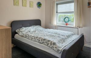 a bed with a blanket on it in a bedroom at Gorgeous Home In Spøttrup With Wifi in Spottrup