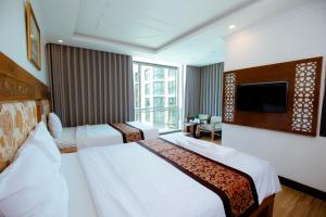 Postel nebo postele na pokoji v ubytování A9 Beach Hotel Da Nang