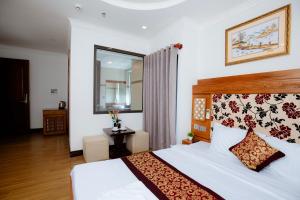 Postel nebo postele na pokoji v ubytování A9 Beach Hotel Da Nang