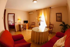 Gallery image of Hotel Paraje La Lambra in Rus