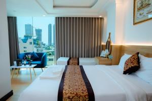 Postel nebo postele na pokoji v ubytování A9 Beach Hotel Da Nang