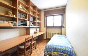 Ένα ή περισσότερα κρεβάτια σε δωμάτιο στο 3 Bedroom Amazing Apartment In Lamon