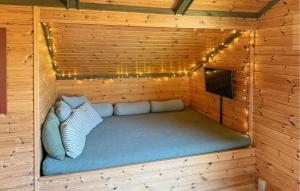 a small room with a bed in a wooden cabin at 2 Bedroom Amazing Home In Præstø in Præstø