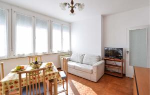 Un televizor și/sau centru de divertisment la Casa Angie +12 fotografii