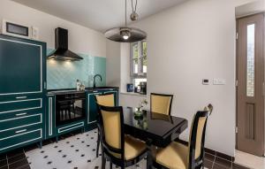 Η κουζίνα ή μικρή κουζίνα στο Nice Home In Mundanije