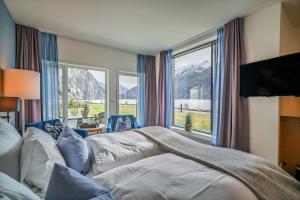 Postel nebo postele na pokoji v ubytování Valldal Fjordhotell - by Classic Norway Hotels