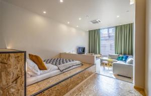Ένα ή περισσότερα κρεβάτια σε δωμάτιο στο 1 Bedroom Stunning Apartment In Gizycko