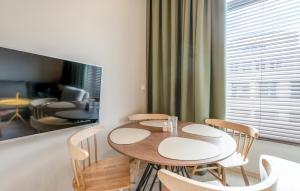 Χώρος καθιστικού στο 1 Bedroom Stunning Apartment In Gizycko