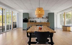 Φωτογραφία από το άλμπουμ του Amazing Home In Aakirkeby With Wifi σε Vester Sømarken