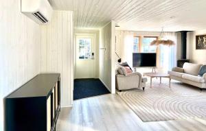 a living room with a couch and a tv at Beautiful Home In Gräddö in Gräddö